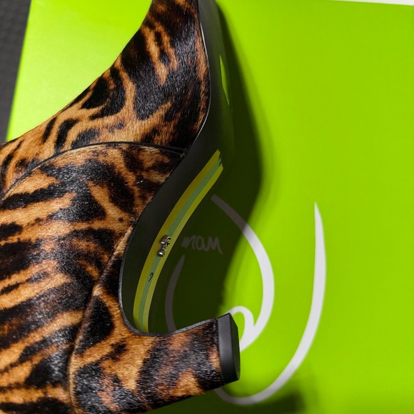 Leopard Print Pointed Toe Ankle Boot - Picture 6 of 6